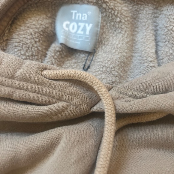 Aritzia TNA cozy sweater size 1 - Picture 4 of 4